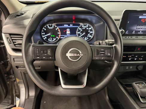 Used 2024 Nissan Rogue S FWD image 14