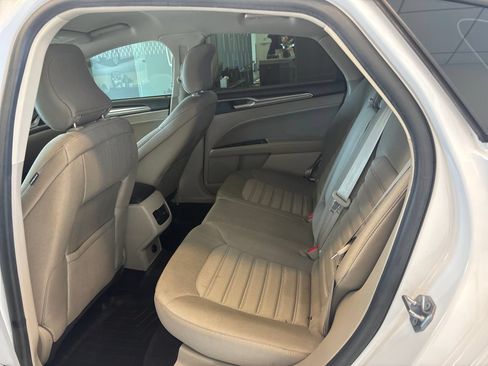 Used 2019 Ford Fusion SE FWD image 11