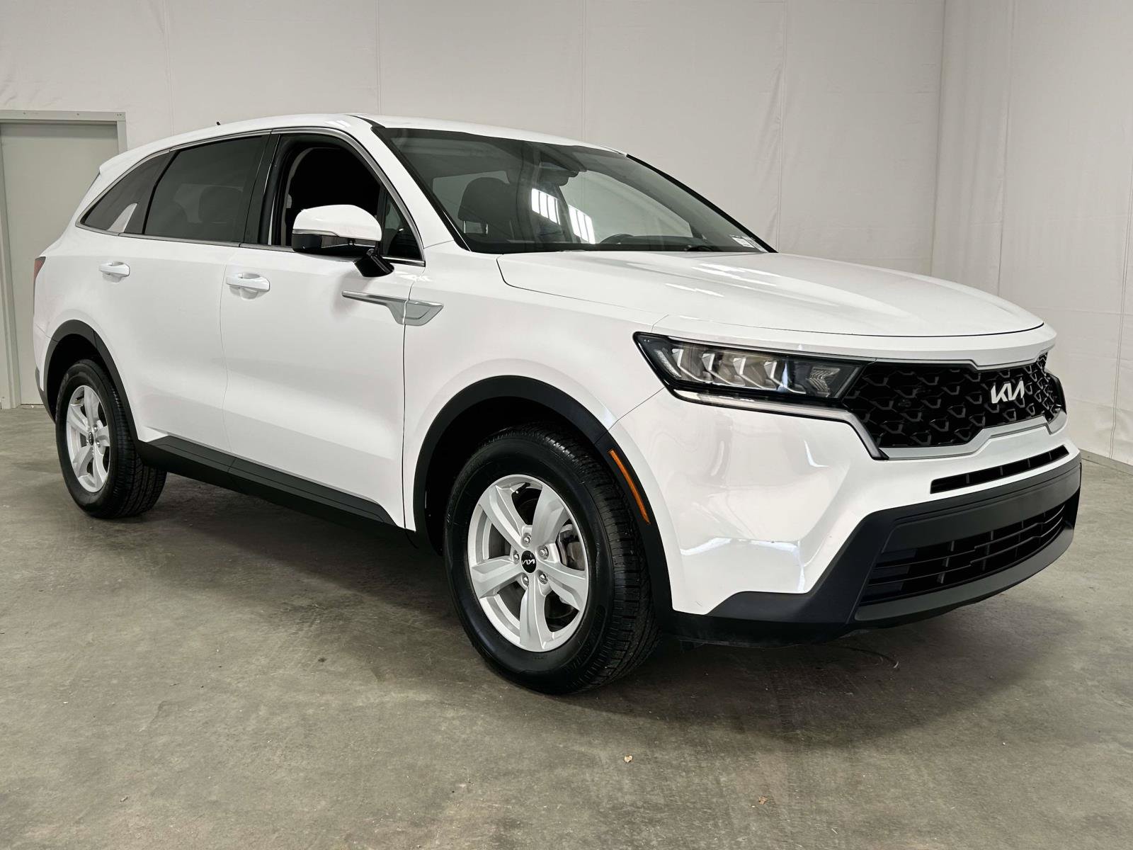 Used 2023 Kia Sorento LX FWD image 1