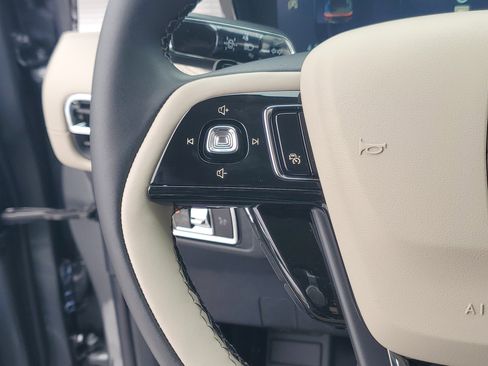 New 2026 Lincoln Corsair Premiere image 16