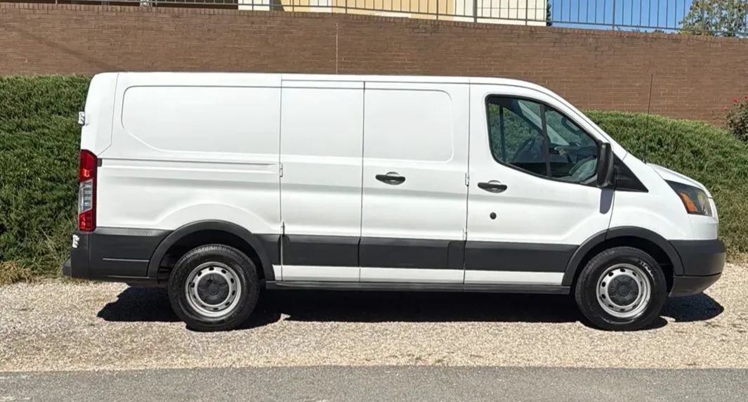 Used 2016 Ford Transit 150 130 Low Roof RWD image 4