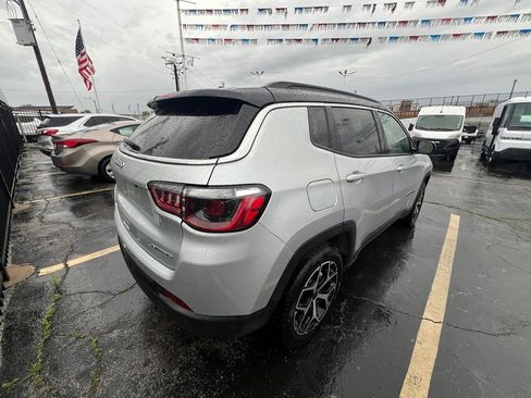 Used 2026 Jeep Compass Limited AWD/4WD image 3