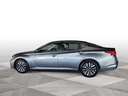 Used 2023 Nissan Altima 2.5 SV FWD image 5