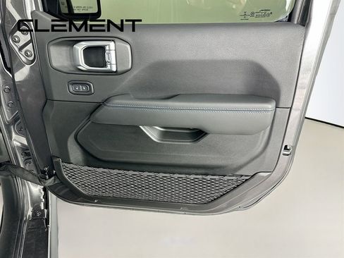 Used 2022 Jeep Wrangler Unlimited Rubicon 4xe w/ Dual Top Group AWD/4WD image 34