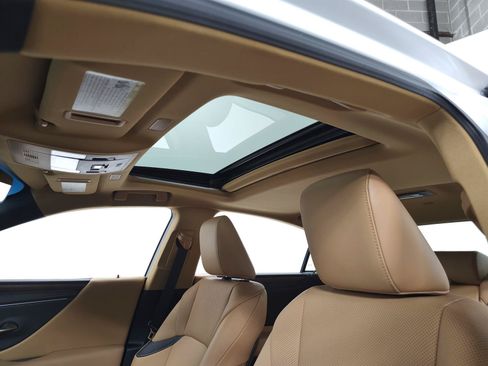 Used 2025 Lexus ES 350 w/ Premium Package FWD image 18