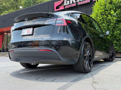 Used 2021 Tesla Model Y Long Range AWD/4WD image 13