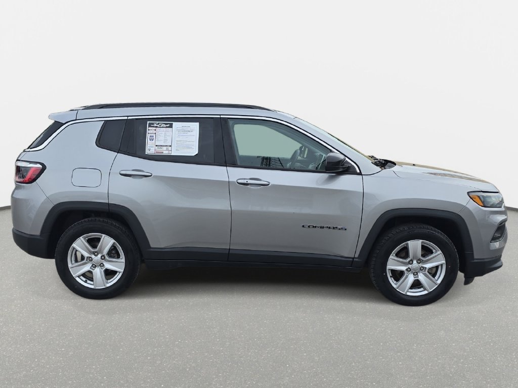 Used 2022 Jeep Compass Latitude FWD image 4