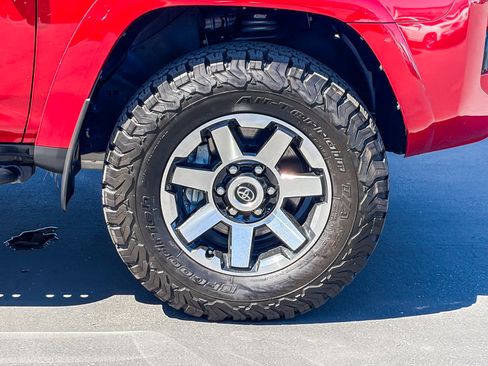 Used 2023 Toyota 4Runner TRD Off-Road Premium w/ Moonroof Package AWD/4WD image 9