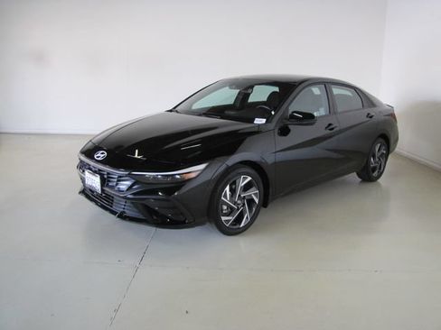 Used 2025 Hyundai Elantra Sport FWD image 1