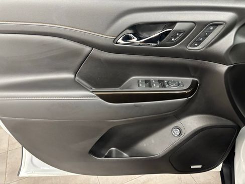 Used 2022 GMC Acadia AT4 w/ Technology Package image 19