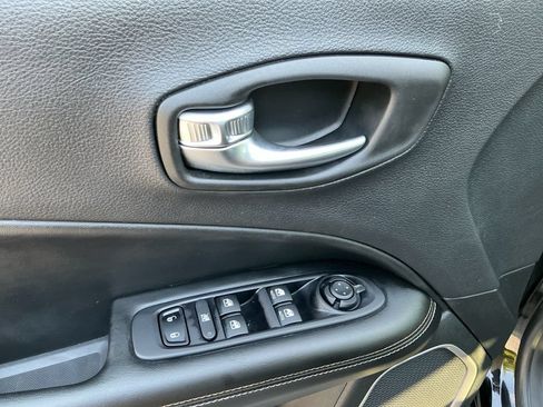Used 2020 Jeep Compass Latitude w/ Cold Weather Group AWD/4WD image 23