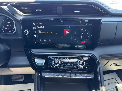 Used 2022 GMC Sierra 1500 AT4 w/ Technology Package AWD/4WD image 19