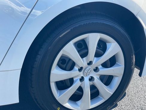 Used 2022 Toyota Corolla LE image 25