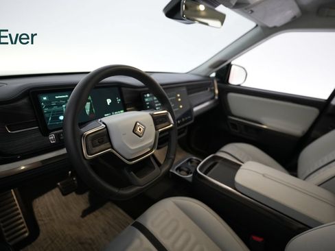 Used 2024 Rivian R1S Adventure Dual AWD/4WD image 4