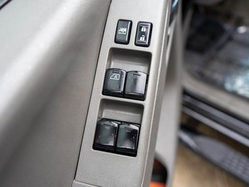 Used 2018 Nissan Frontier SV image 16