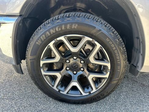 Used 2025 RAM 1500 Laramie AWD/4WD image 36