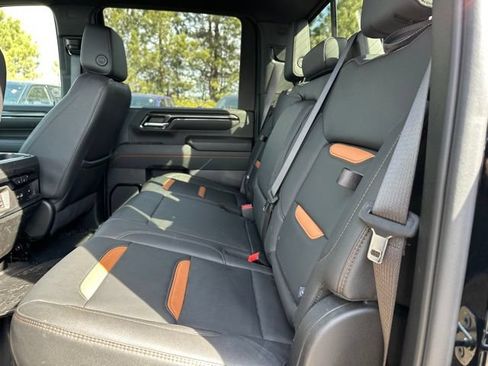 Used 2024 GMC Sierra 2500 AT4 w/ AT4 Premium Plus Package AWD/4WD image 8