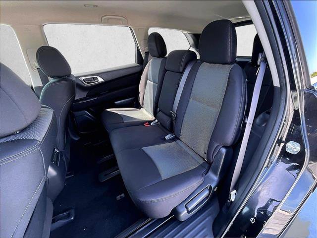 Used 2017 Nissan Pathfinder SV FWD image 28