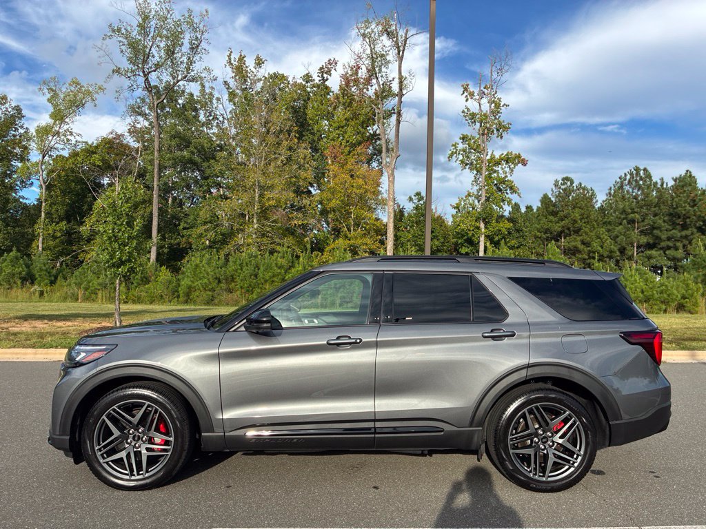 Used 2025 Ford Explorer ST AWD/4WD image 10