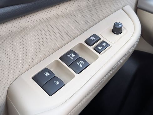 Used 2017 Subaru Outback 2.5i Limited image 22