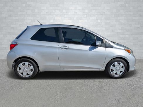 Used 2012 Toyota Yaris L image 4