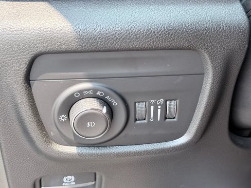 Used 2023 Jeep Grand Cherokee L Limited w/ Trailer Tow Group (B) AWD/4WD image 13