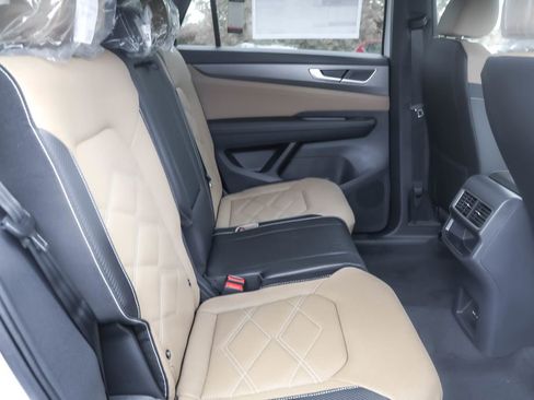 New 2026 Volkswagen Atlas Cross Sport SE image 36