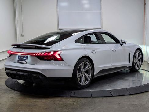 Used 2023 Audi e-tron GT Premium Plus image 9