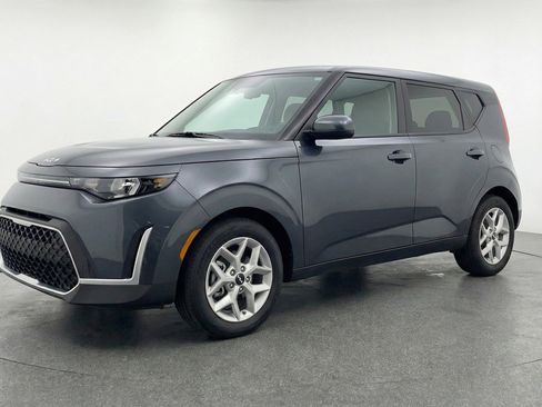Used 2025 Kia Soul LX w/ LX Technology Package FWD image 3