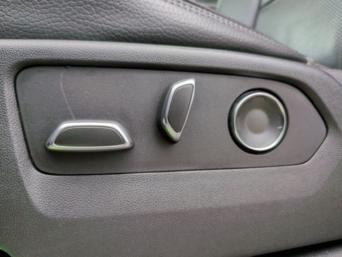 Used 2021 GMC Yukon Denali w/ Denali Premium Package image 28