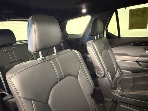 Used 2025 Honda Pilot TrailSport image 41