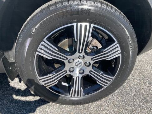 Used 2022 Volvo XC40 T5 Inscription w/ Climate Package image 10