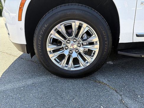 Used 2025 GMC Yukon Denali RWD image 12