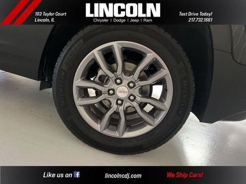 Used 2024 GMC Terrain SLT image 31