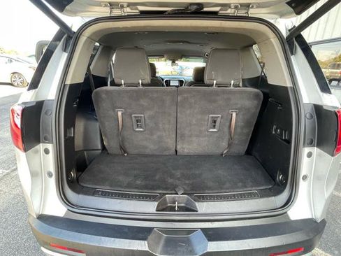 Used 2019 GMC Acadia SLE FWD image 16