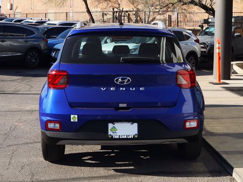 Used 2024 Hyundai Venue SEL image 11