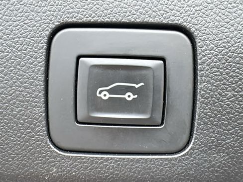 Certified 2021 Buick Encore GX Essence w/ Advanced Technology Package AWD/4WD image 35