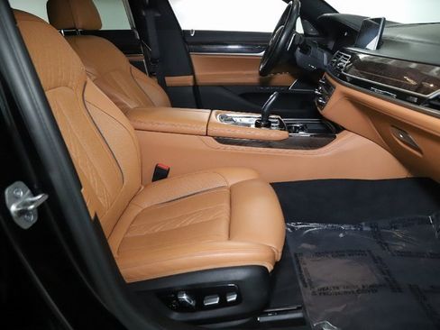 Certified 2022 BMW 750i xDrive 750i xDrive w/ Executive Package image 35