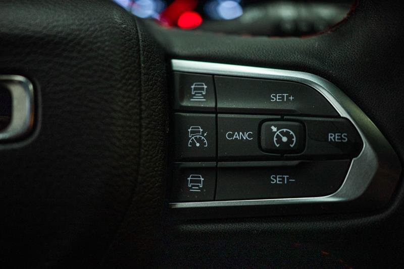 Used 2025 Jeep Compass Trailhawk AWD/4WD image 18