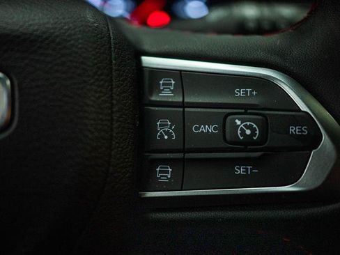 Used 2025 Jeep Compass Trailhawk AWD/4WD image 18