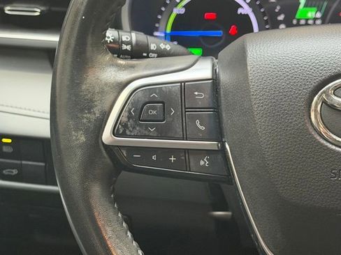 Used 2021 Toyota Highlander XLE FWD image 18