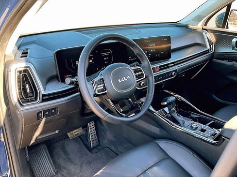Used 2025 Kia Sorento SX image 13