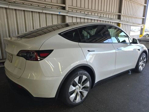 Used 2024 Tesla Model Y Long Range AWD/4WD image 5