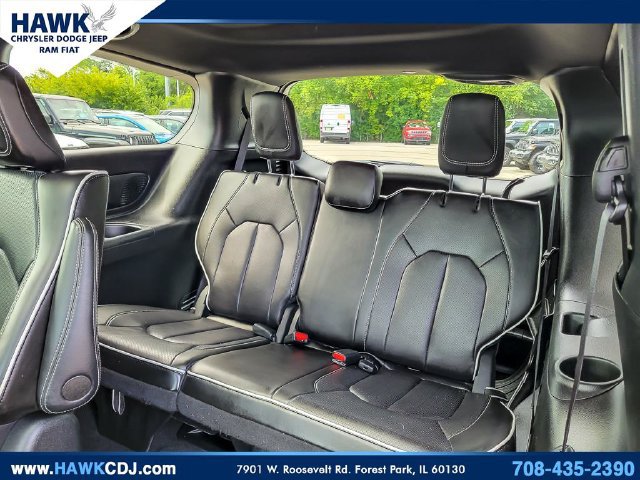 Certified 2024 Chrysler Pacifica Premium FWD image 12