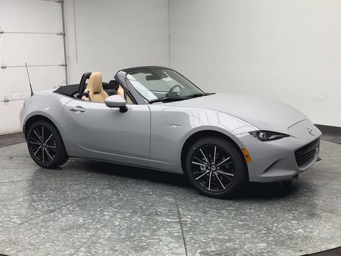 New 2026 MAZDA MX-5 Miata Grand Touring w/ Weather Package RWD image 34