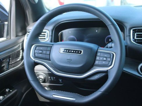 Used 2023 Jeep Wagoneer L Series II image 14