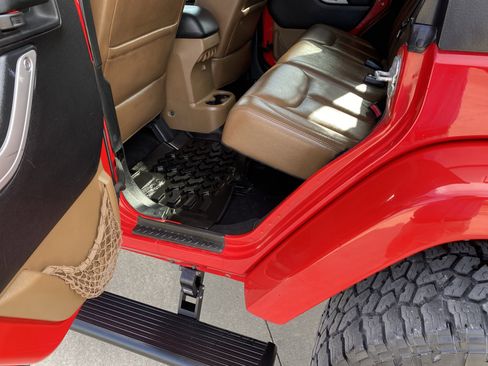 Used 2014 Jeep Wrangler Unlimited Sahara w/ Max Tow Package image 8