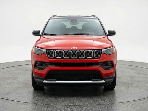 Used 2025 Jeep Compass Limited AWD/4WD image 2