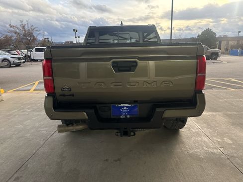 Used 2025 Toyota Tacoma TRD Off-Road image 4