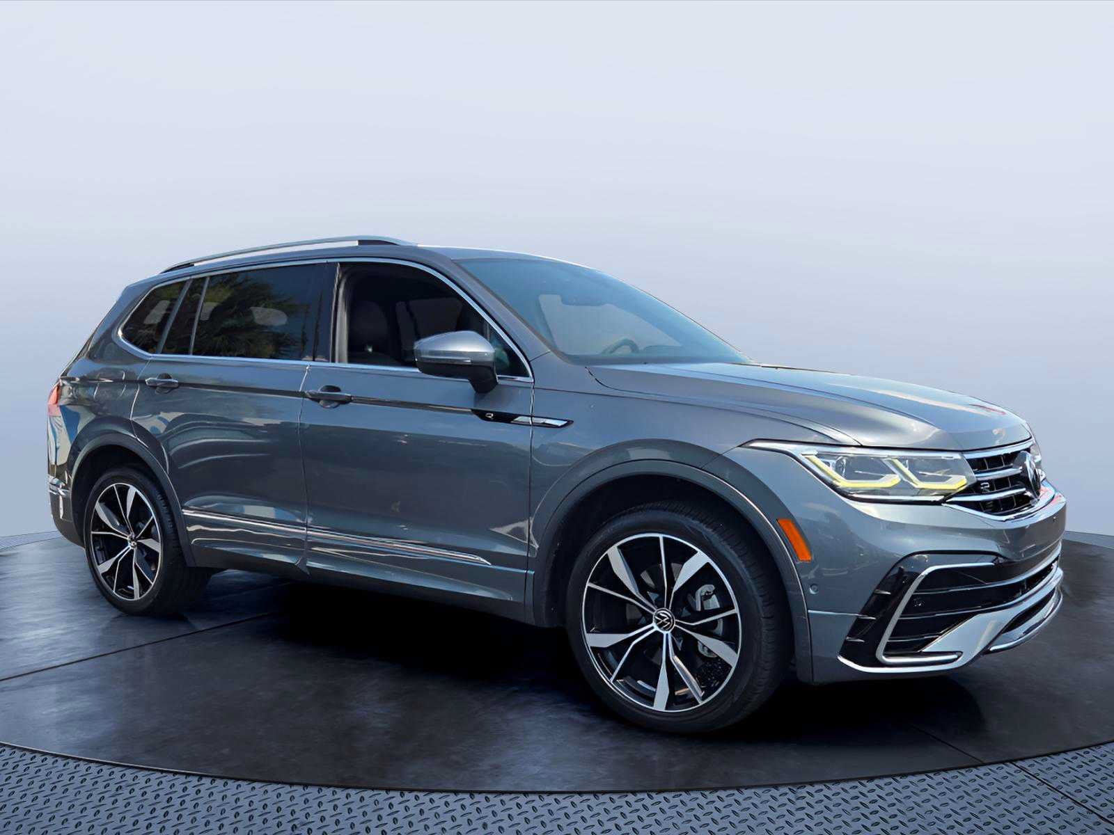 Used 2022 Volkswagen Tiguan SEL R-Line AWD/4WD image 1